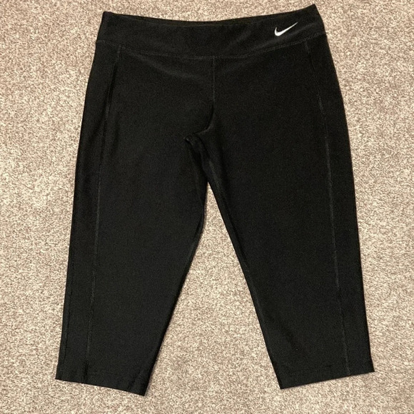 NWOT Nike Dri-Fit black capri L - Picture 1 of 15